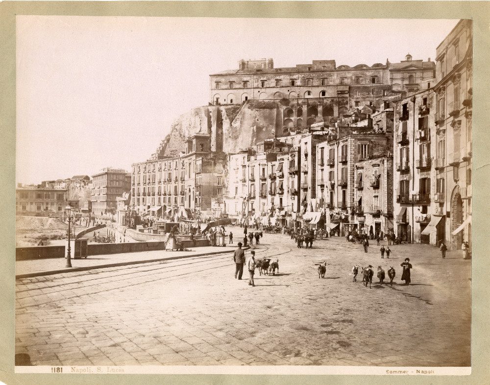 88117_Sommer Giorgio Sommer Napoli, S. Lucia, 1870 ca Albumina; 200×255 mm Raccolta Antonio Catellani, Parma