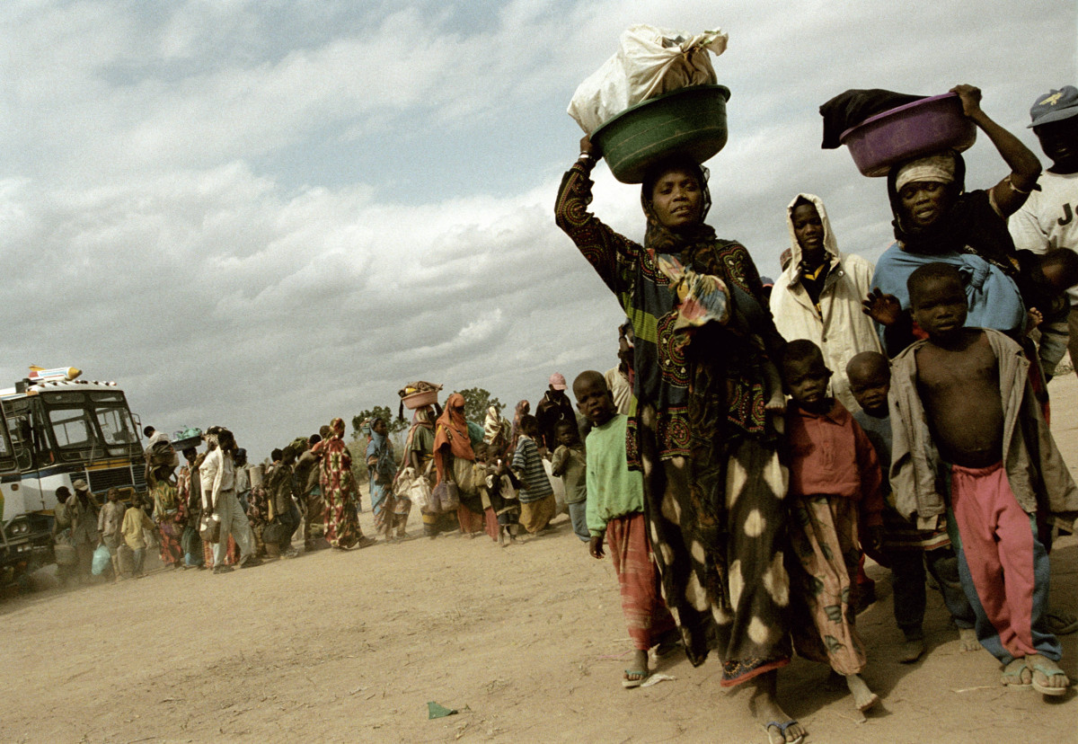 Arrival to Kakuma.Kakuma. KENYA. 2002. © Alex Majoli / Magnum Photos