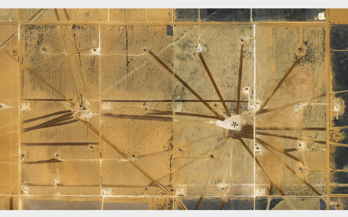 levelland-Oil-Field-1-Hoc Levelland Oil Field #1, Hockley County, Texas © Mishka Henner