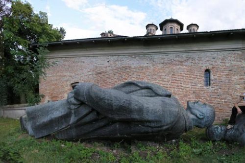 Iosif Kiraly, Reconstruction, Mogosoaia,Lenin, Groza, 2a, 2006 © Iosif Kiraly, Courtesy Fondazione Cassa di Risparmio di Modena