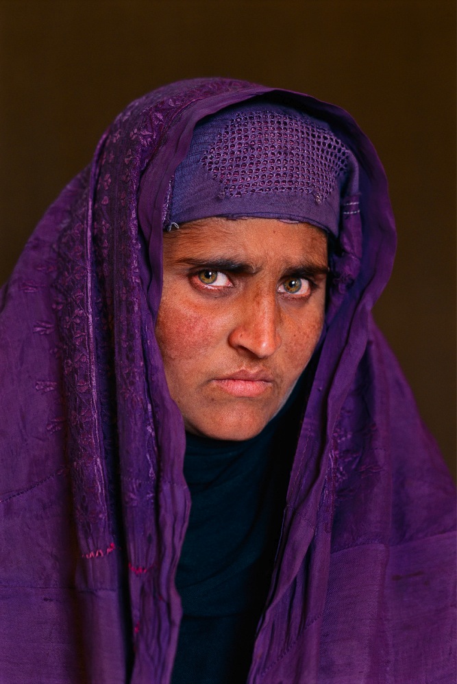 1.Steve McCurry, Ragazza Afgana (2002)_bis