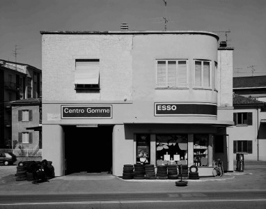 © Gabriele Basilico_Esplorazioni sulla via Emilia (1985_Courtesy Biblioteca Panizzi)