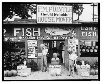Walker Evans, Roadside stand near Birmingham, Alabama