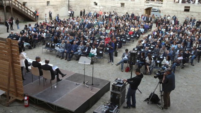 Inaugurazione, chiostri di San Pietro