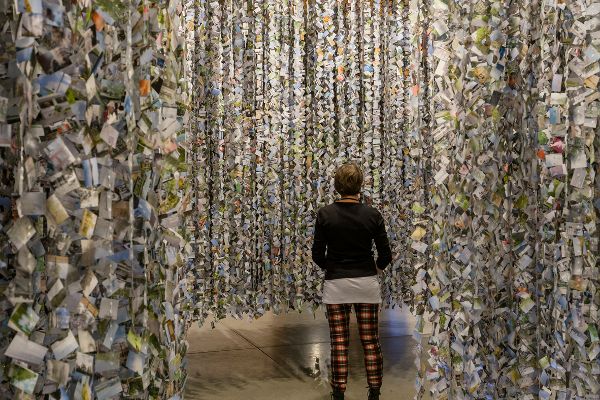 Roberto Pellegrinuzzi, Mémoires (detail), Parysian Laundry, Le Mois de la Photo à Montréal, 2015, 426x609x853 cm, photographic installation consisting of 275.000 digital prints on backlite film. Photo: Guy L'Heureux