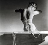 Horst P. Horst, Mainbocher corset, Paris 1939, Courtesy Paci contemporary gallery (Brescia – Porto Cervo, IT)