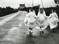 Stanislao Farri, Prima comunione, dalla  Serie: Figura nel paesaggio, Reggio Emilia, 1958 © Fototeca della Biblioteca Panizzi, Archivio Farri
